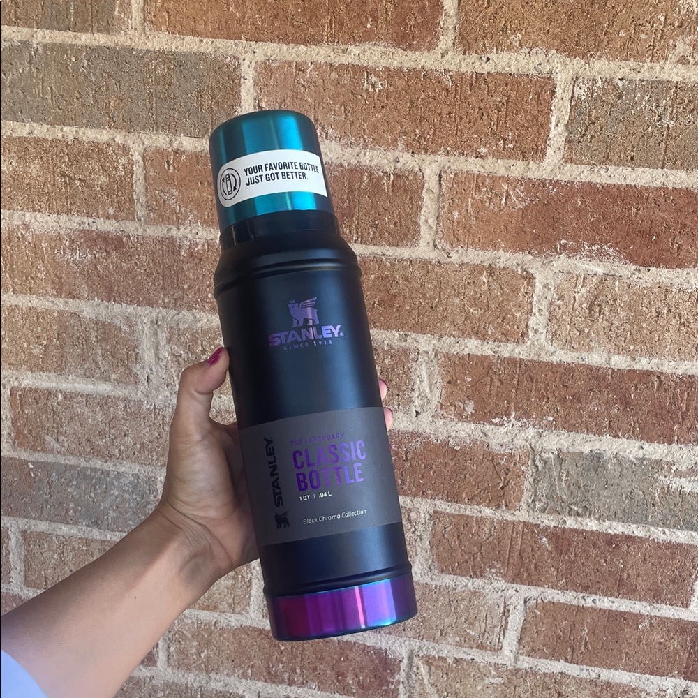 Stanley Classic Bottle - Black Chroma LIMITED EDITION RARE